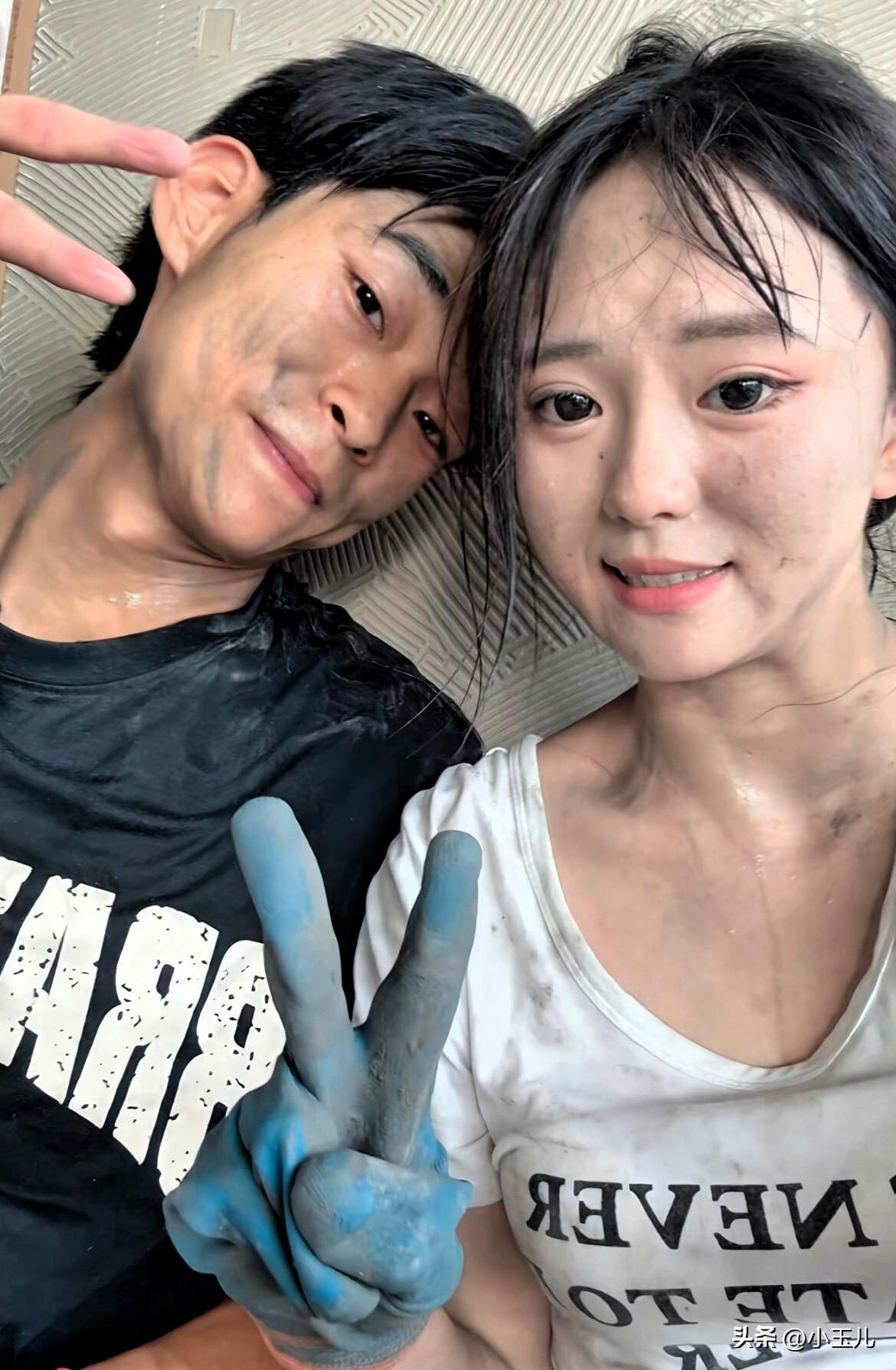 你敢相信吗？河南周口，00女孩不顾父母反对嫁给穷小伙，两个人努力奋斗，靠工地贴瓷