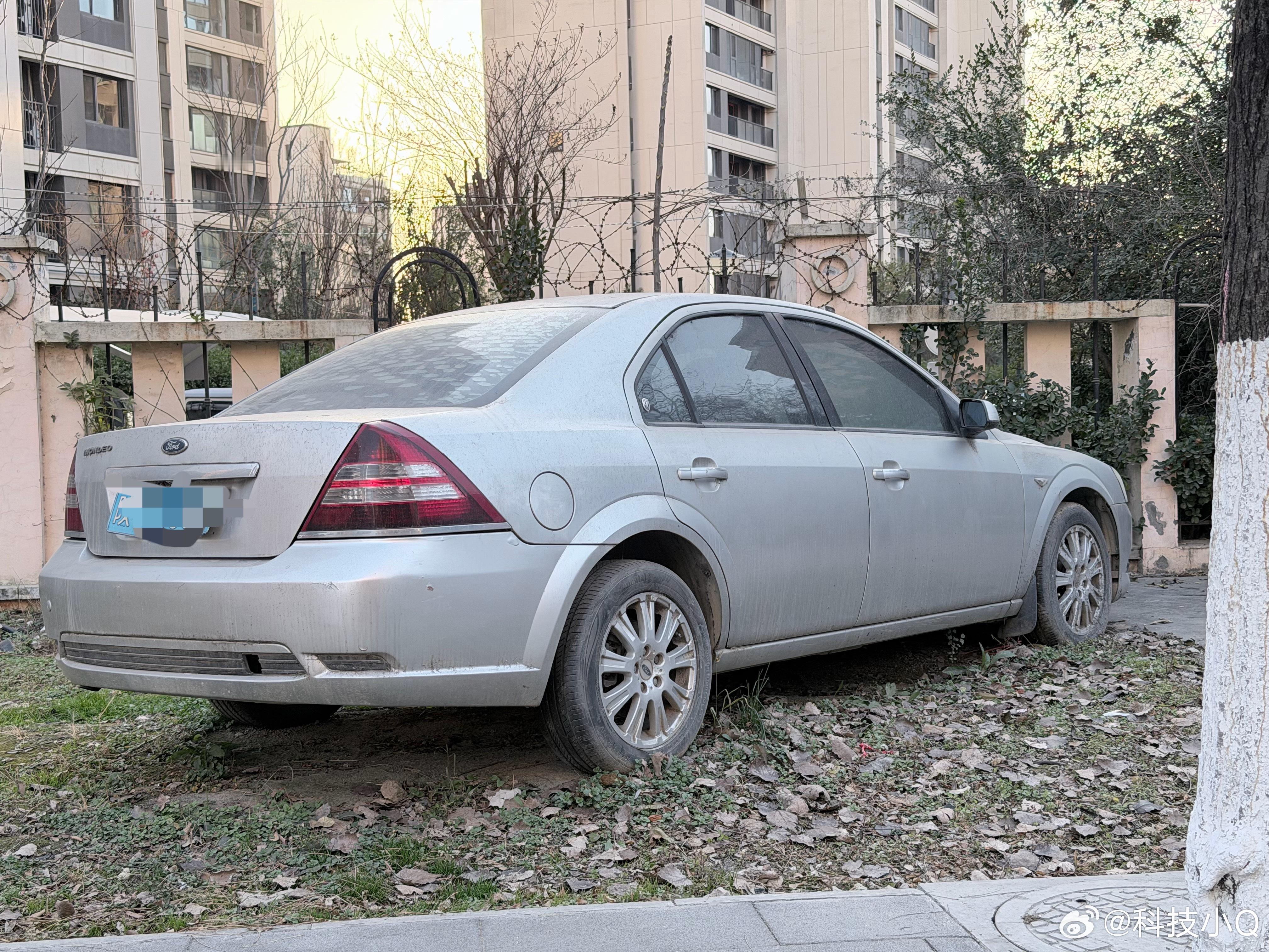 每次看到这种长久不开的车，心里都在默默念到这是谁的2W大洋不要了