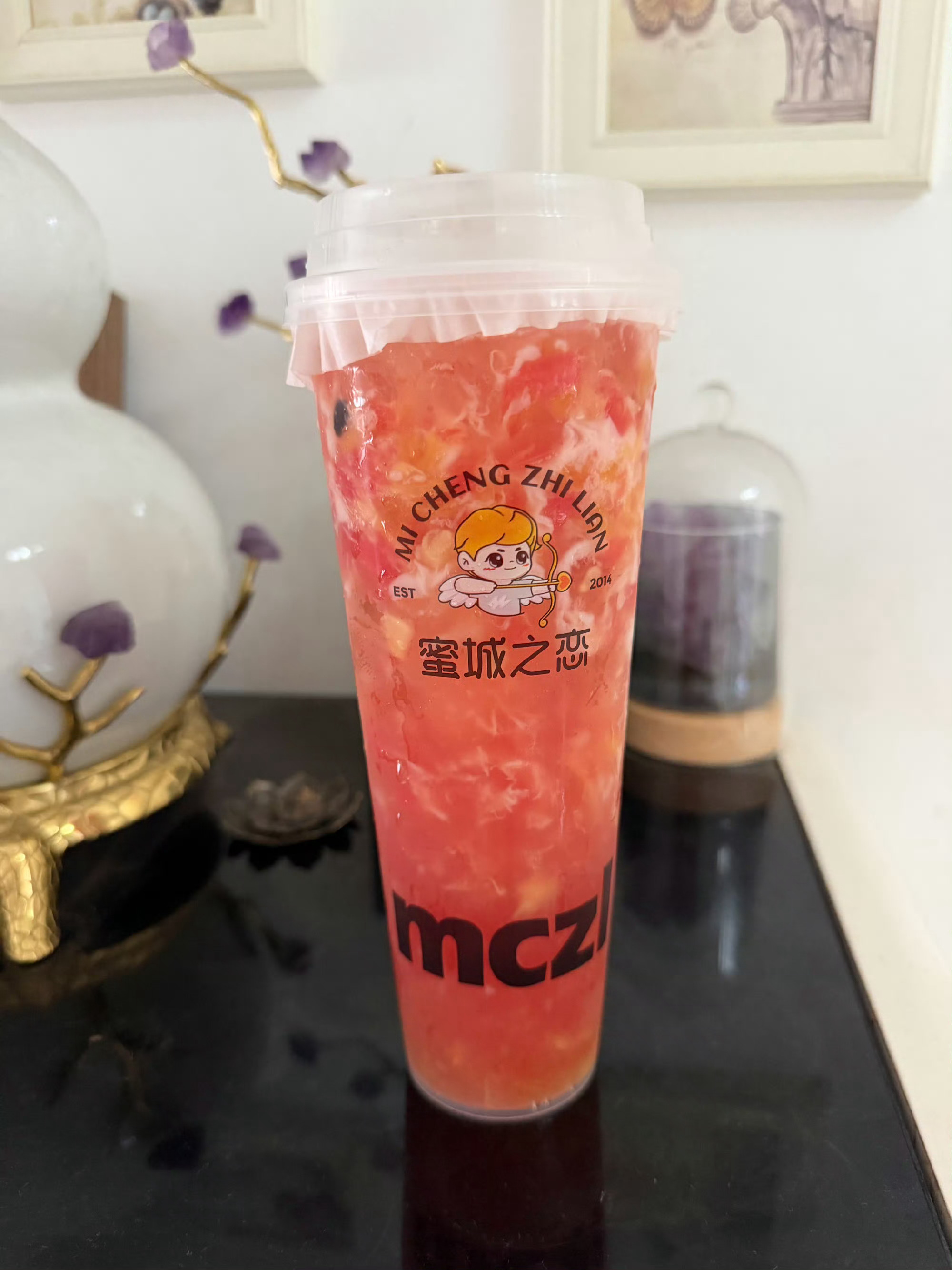 徐州比较火的西红柿鸡蛋汤饮品，真的太像‘西红柿鸡蛋汤’了。实际上是由西瓜、凤梨、