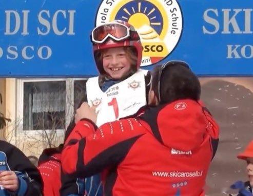2009年4月：辛纳赢得了一场国内滑雪比赛冠军，Giovanni Franzon