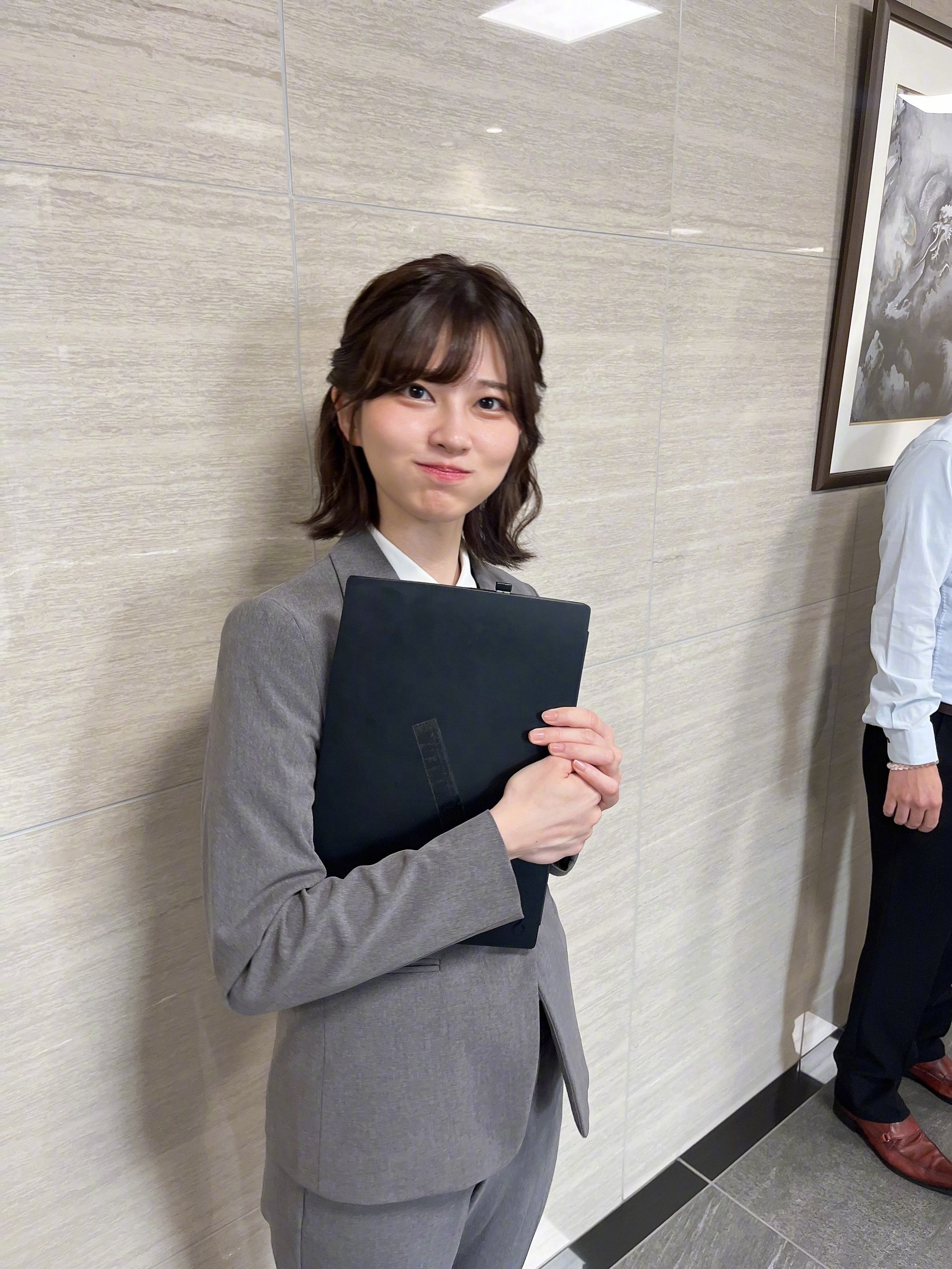 这位SAO小姐姐一张“制服”照片火遍西方社交媒体，三天斩获半个亿的流量🔥，你们