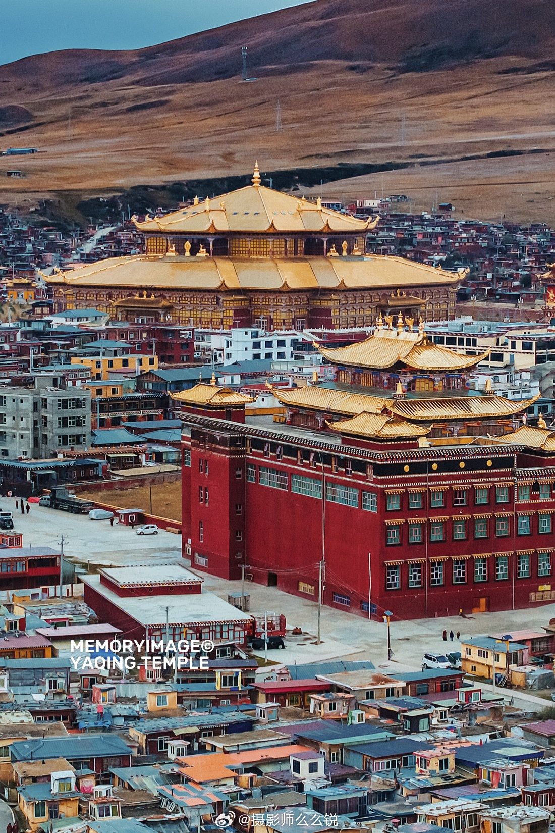 甘孜女儿国｜​火柴盒里的修行路过亚青寺，世界上最大的女性修行地，超过两万多的觉姆