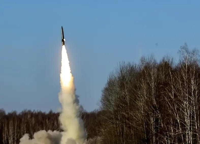 乌克兰利沃夫市一处关键基础设施遇袭，受损严重；俄罗斯发射的“榛树”导弹未携带弹头