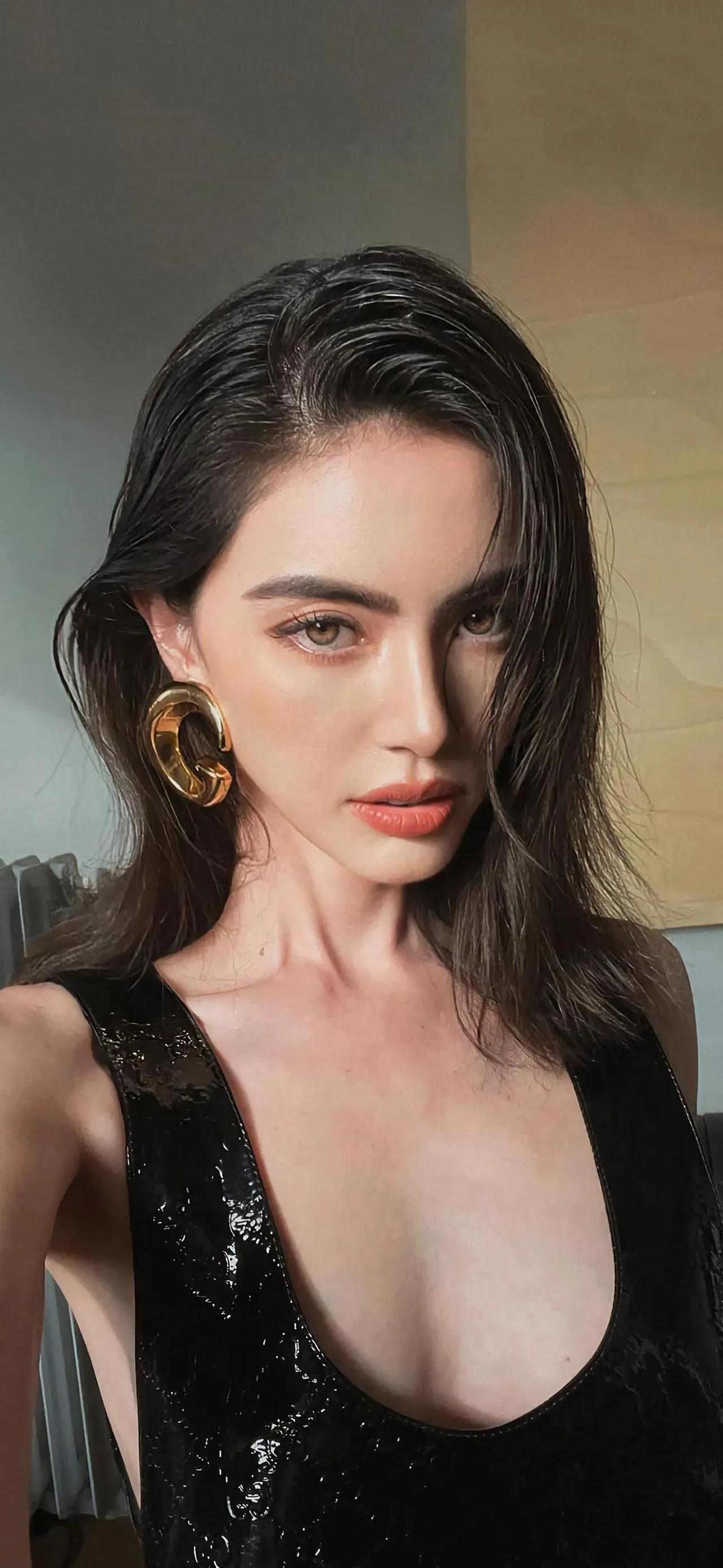 #惊艳女神# #女明星谁最美# #明星美图#
达人推荐 女主角唇泥