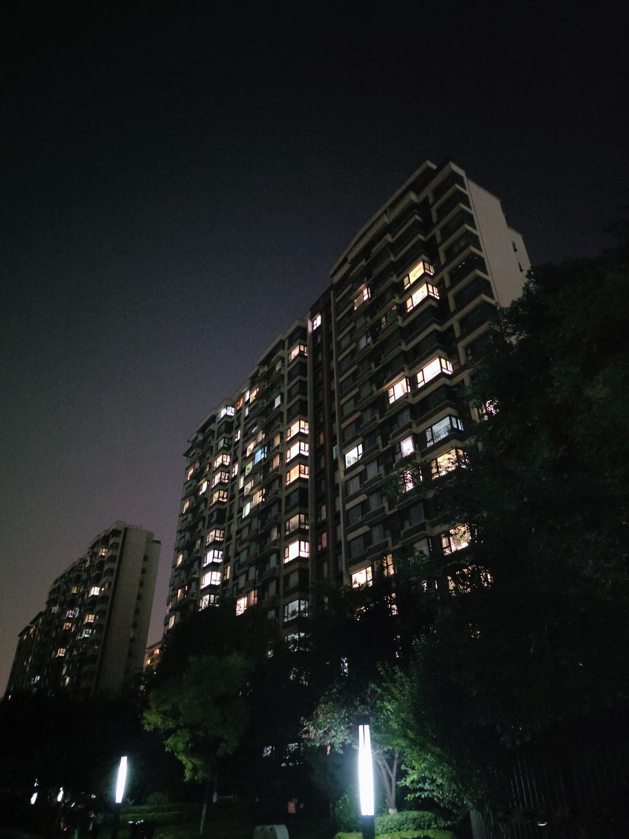 今天被一些粉丝朋友批评了，其实我感觉没错……

今天写了一篇作文，是我说给女儿女