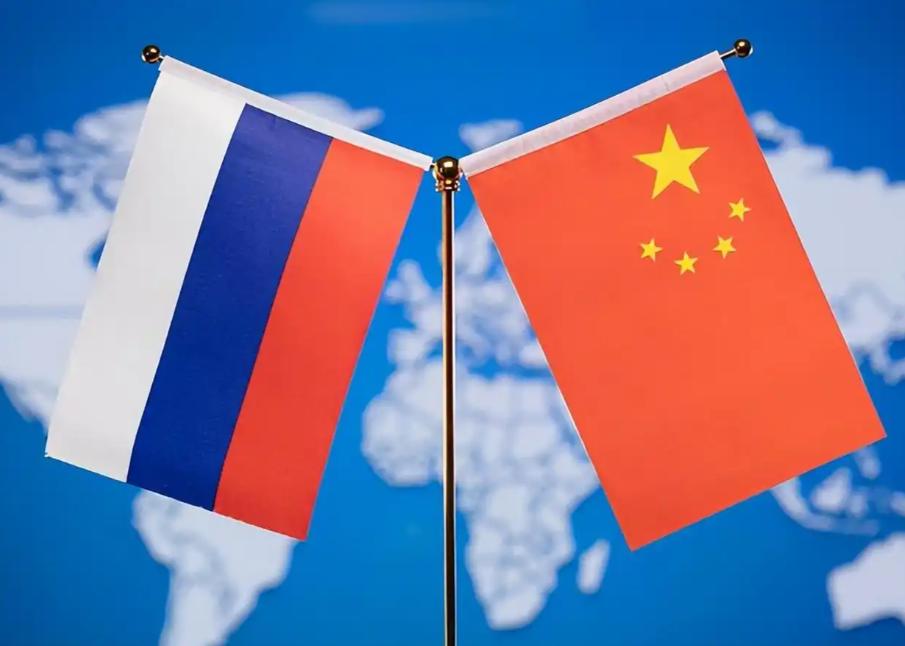 昨天外交部的一句表态，让很多人又开始讨论"中俄要联手改变世界了"。
 
5月11