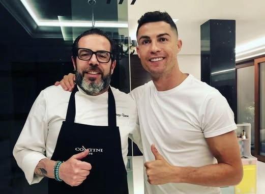 C罗前私人厨师把他得身体密决给抖出来了。原来 C 罗从来不喝牛奶，觉的成年人喝动