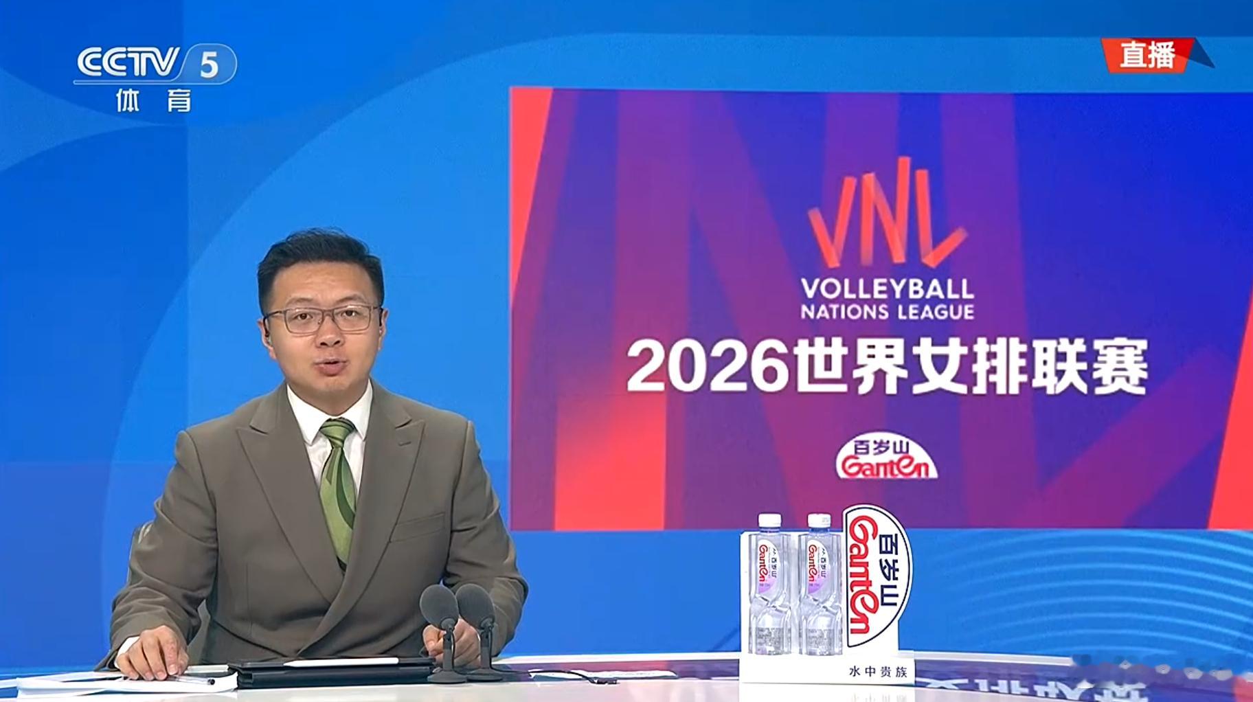 央视解说排球的还真多，总决赛迄今三场三位不同的解说吧……巴西女排vs意大利女排2