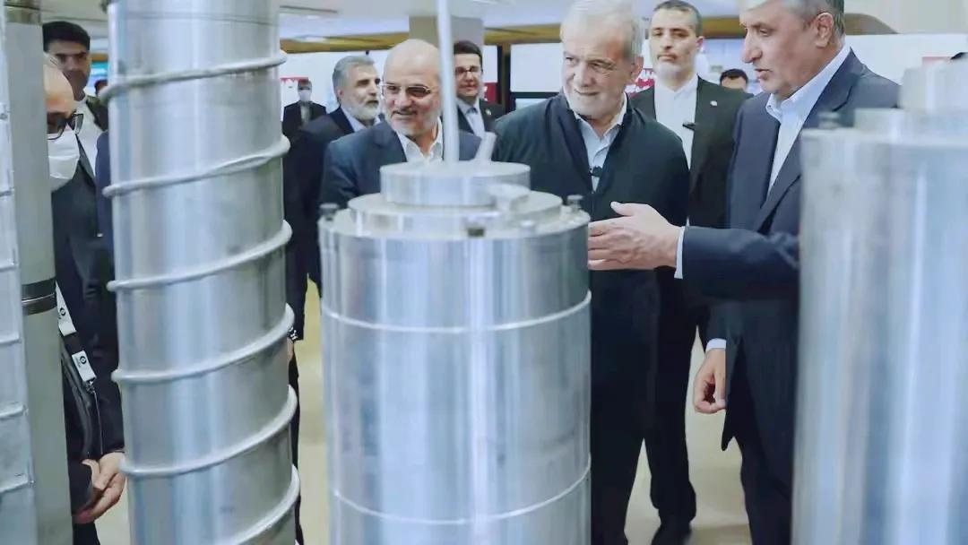 美伊这场冲突真是不体面，美国的问题是双标，伊朗的问题是见钱眼开。美国抓着伊朗核问