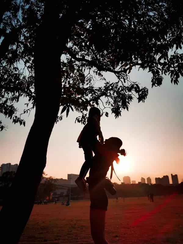 人间自有真情，岁月自有清欢

生活从不是一片坦途，尘世烟火里，总难免遇见风雨寒凉