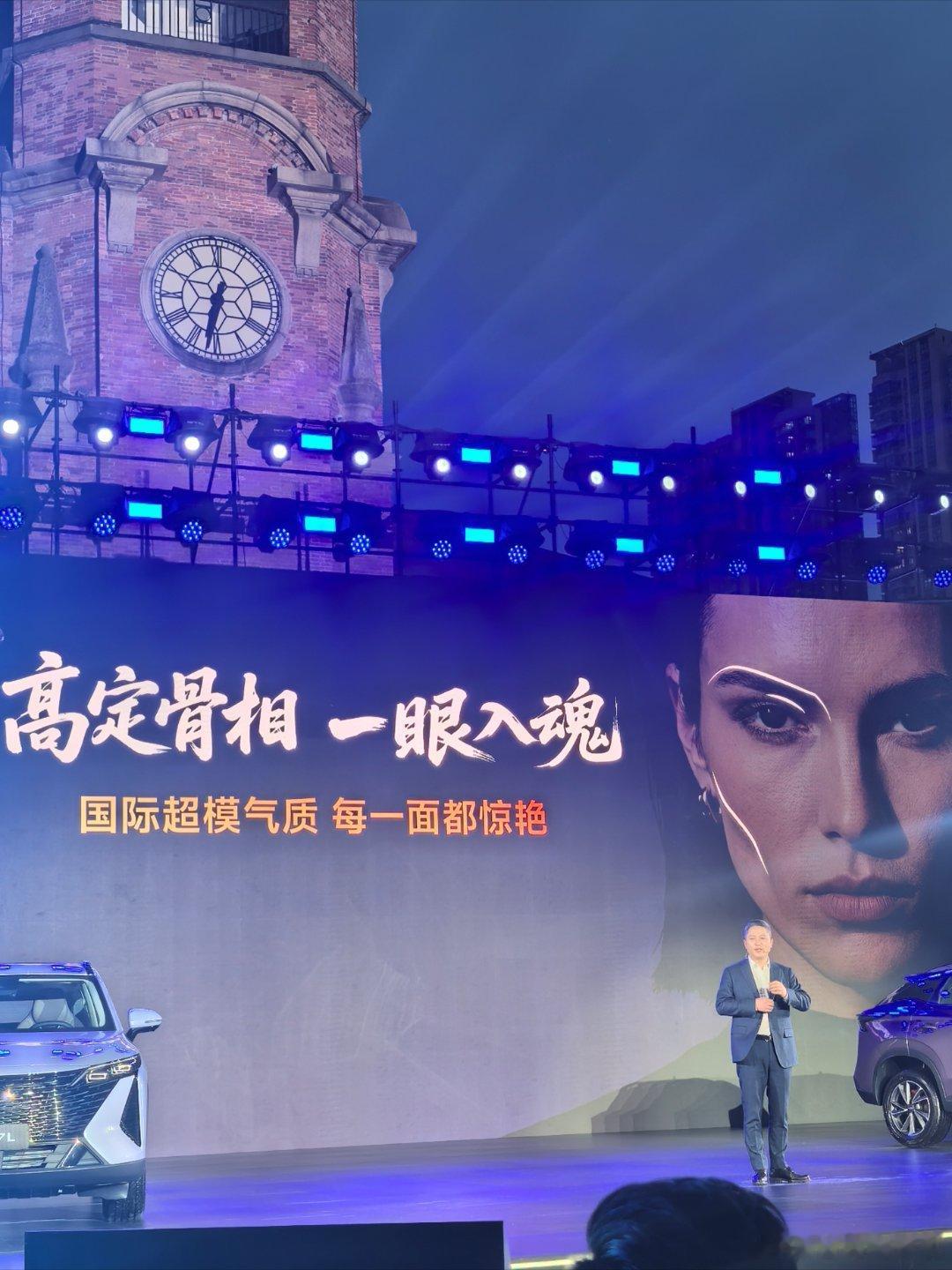 学到一个新知识，什么是超模脸？就是这种高定骨相，国内名模刘雯，好像也确实是这样的