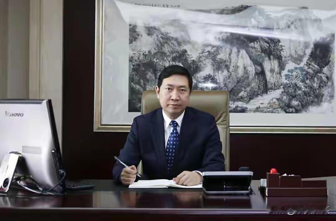 顾军，1963年出生，江苏启东人，上海交大核工程专业毕业。
1983年作为首批核