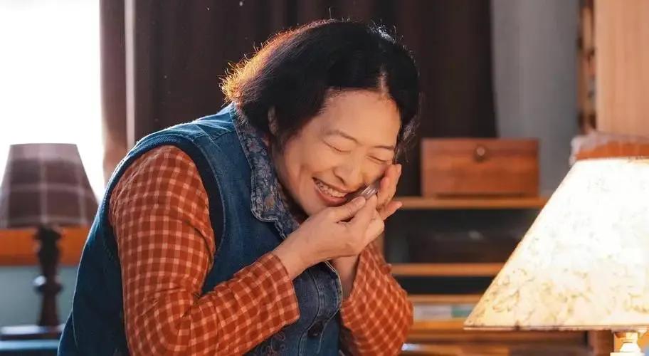 许娣又演了一个讨厌的妈
不知道蒋欣怎么受得了
每天生活在那样的家庭里，真是够受的