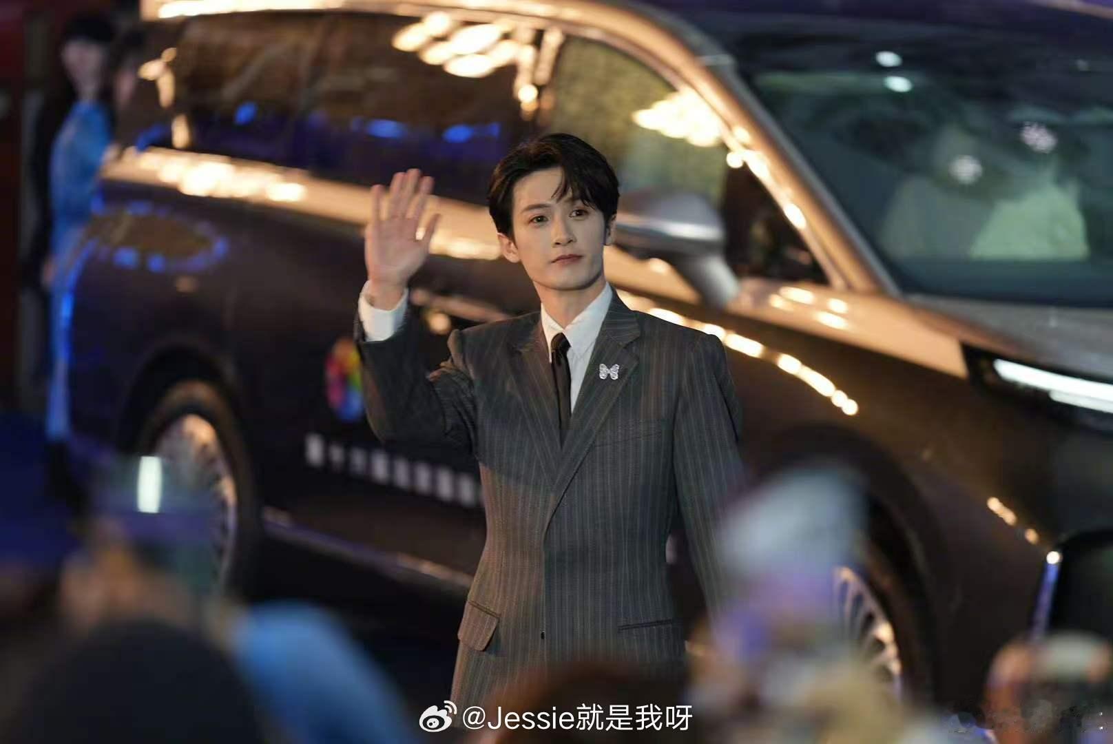 就是有实力正向引导流量且享受流量怎么了～檀健次说能打动观众的就是好电影jct檀健