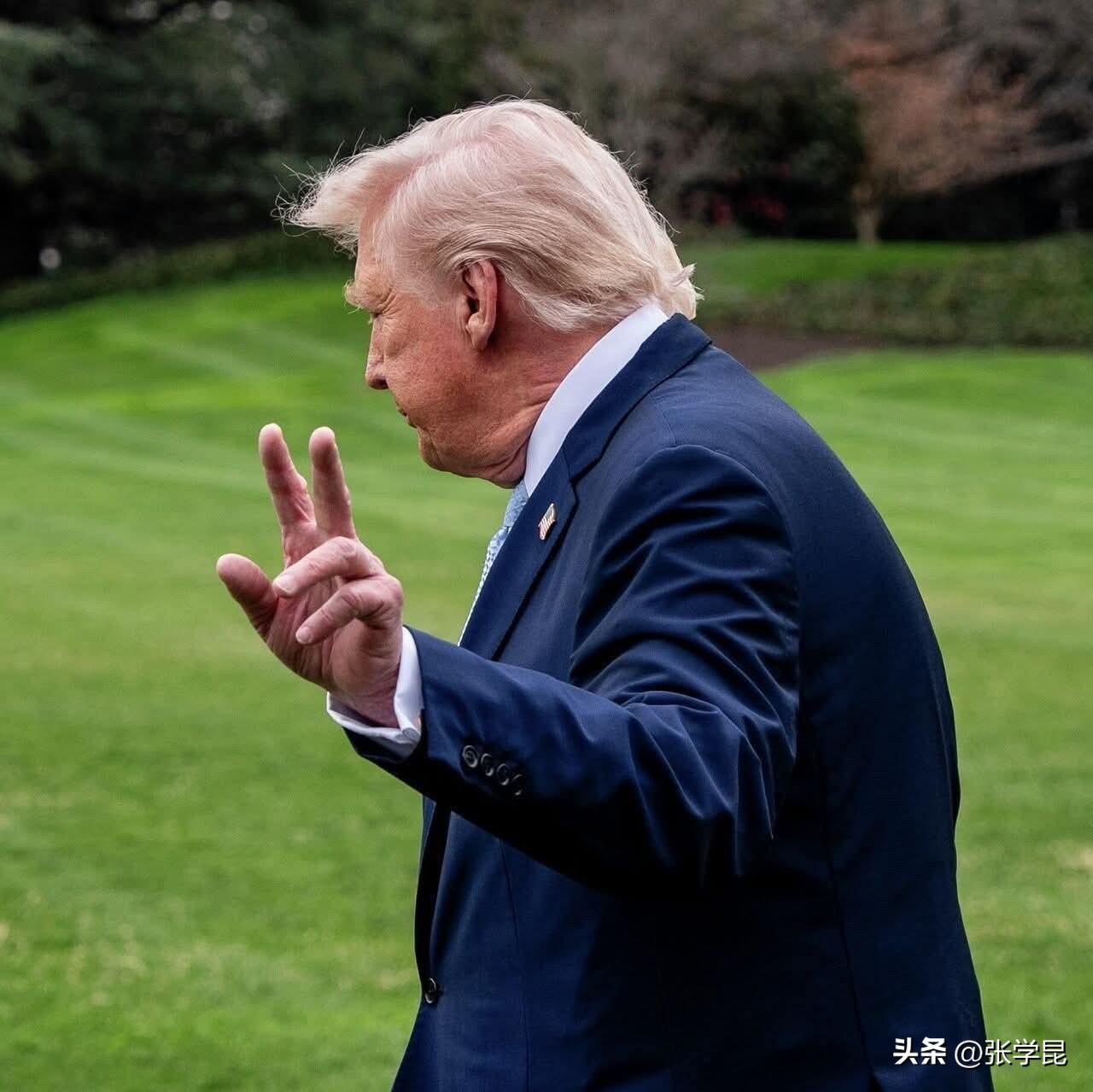 特朗普今天发文说：“在伊朗迎来重大一天。多个长期锁定的目标已被我们伟大的军队清除