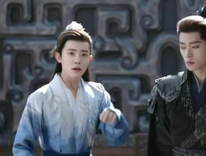 锦月如歌 李卿我真服了😂这换脸了之后怎么还是这么像李明德……一点都分不出来啊，