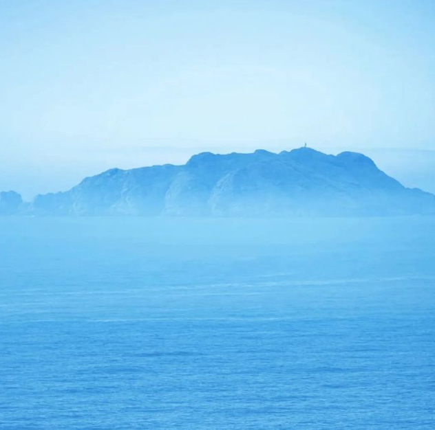 初夏登上台州大陈岛补充一波壁纸库初夏风拂大陈岛，椒江海岛入佳景。澄澈碧海、嶙峋奇