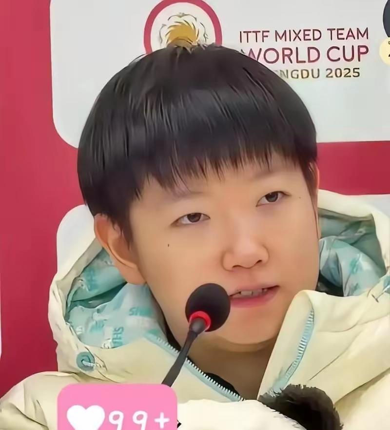 看到那个视频了没？这姐的发布会名场面直接封神，看完直接被狠狠圈粉！记者故意挖坑问