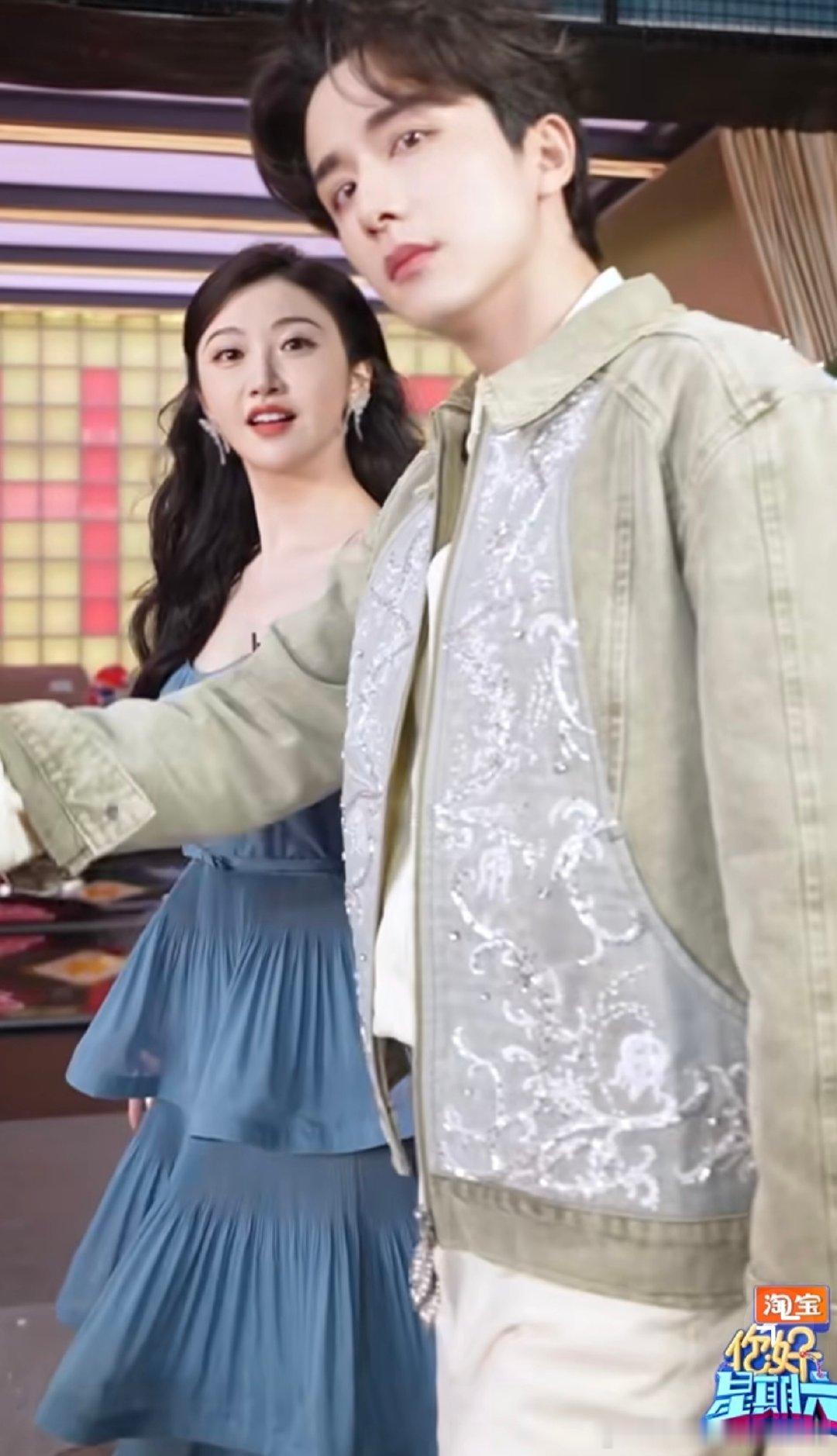 景甜张新成牵手回眸秒了 张新成一把霸气拉走景甜你好星期六护花使者就位！牵手回眸的