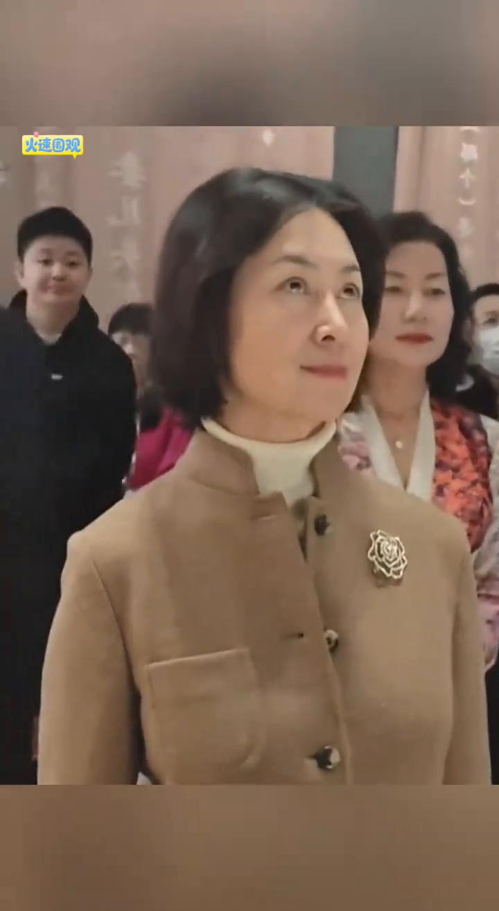 火速围观，有幸见到了传说中的何超琼女士。
喜欢就点个关注吧！