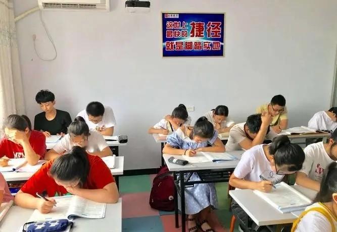 高中，不是智商不够就被淘汰，而是太老实的孩子容易挂科。985、211不是梦，但得