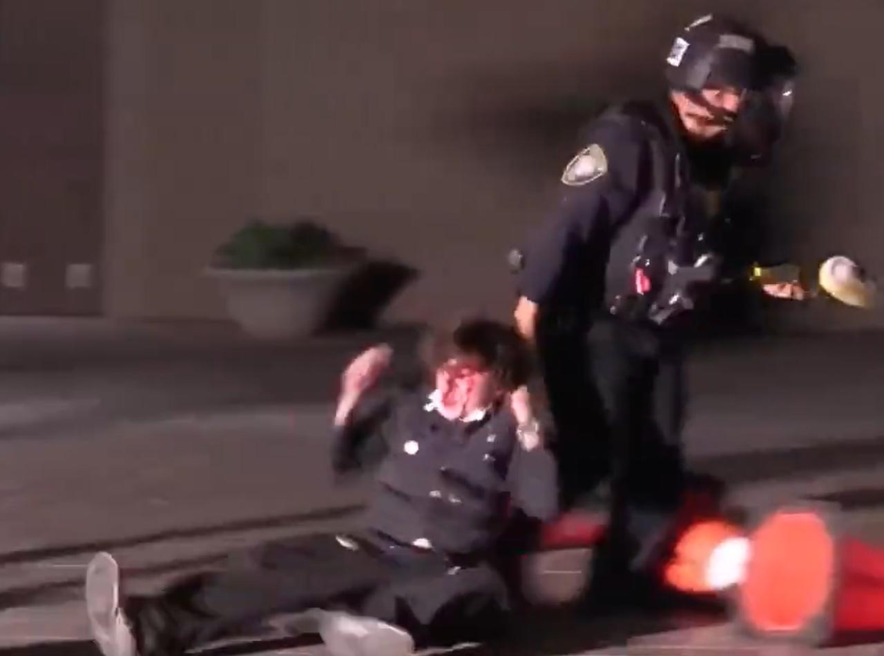 世界名画！

西方媒体怎么集体噤声了？

美国国土安全部探员，对一名21岁的抗议