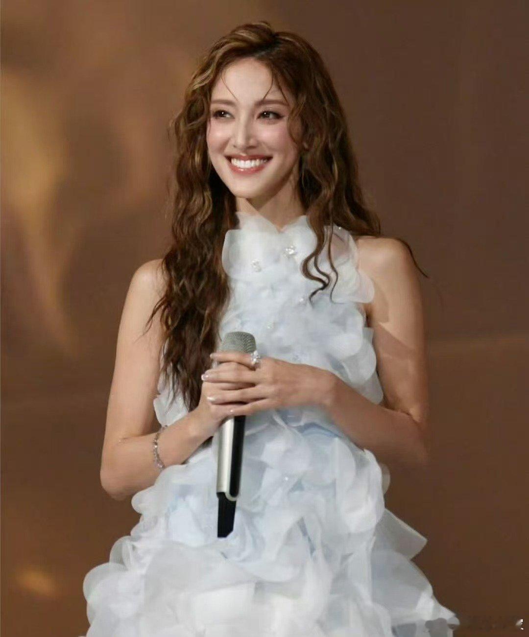 淡淡唐艺昕陈凯琳何宣林四中妈乘风2026每天都被四中妈狠狠圈粉，淡淡唐艺昕陈凯琳