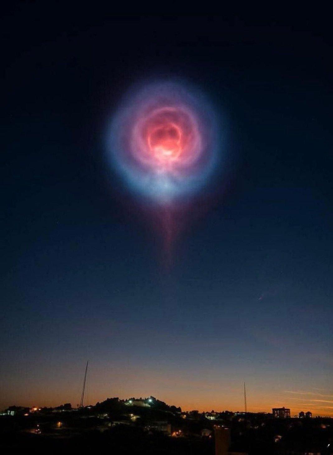 这据说是以色列箭 3 导弹在太空进行大气层外截击，摧毁了距离地球约 100 公里