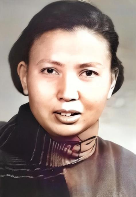 1941年，21岁的女战士莫林被活埋前，敌人竟突然问：“你认识莫林吗？”莫林一听