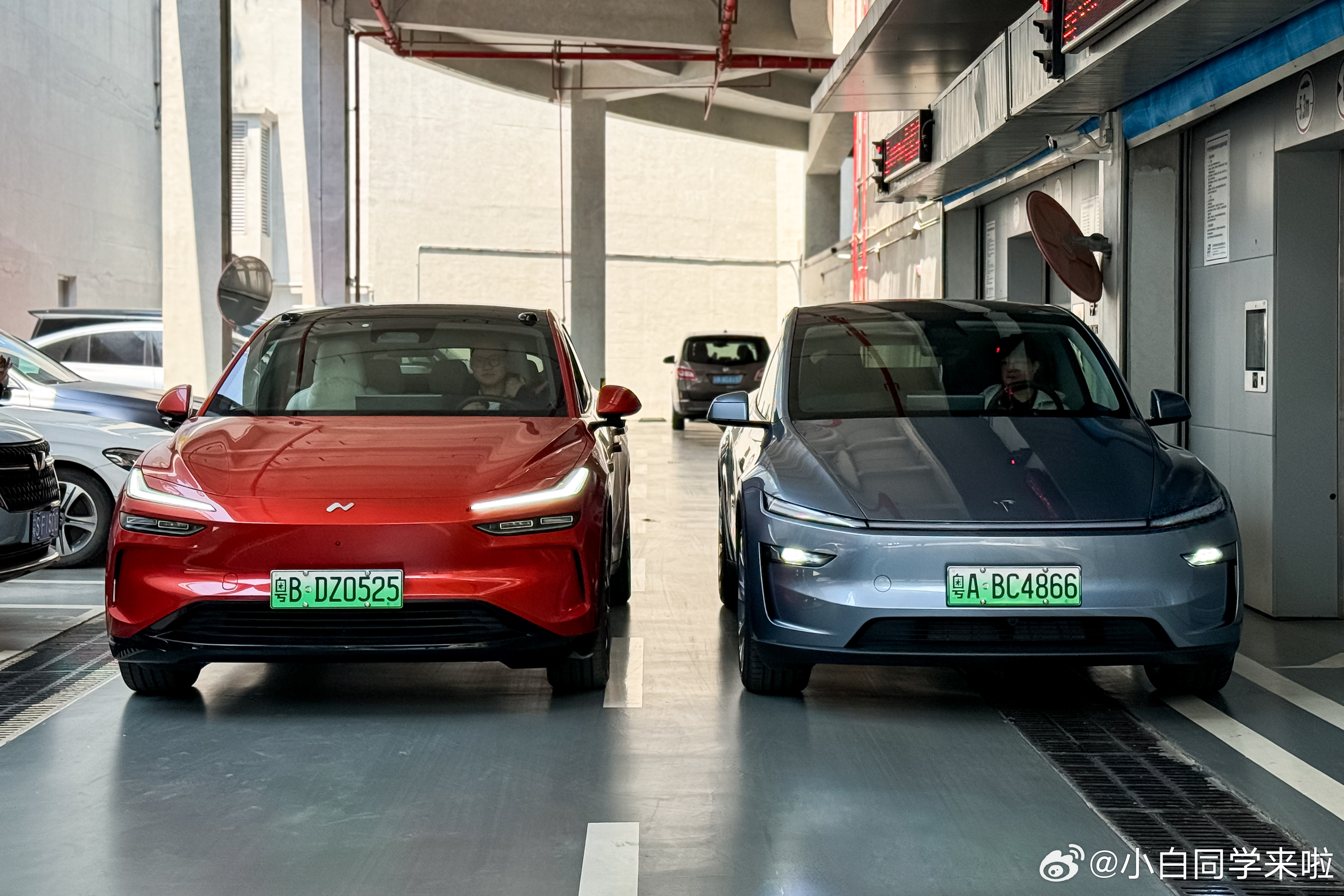 焕新版特斯拉 Model Y 实车还是可以的，只是车头姿态很低。刚好经过一台乐道