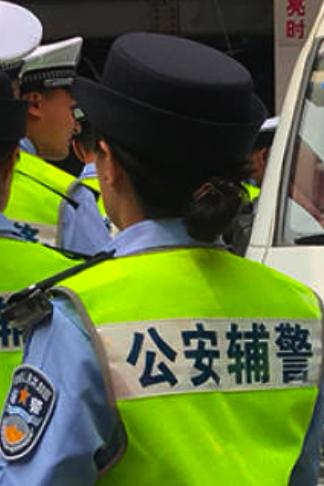 辅警由公安机关管理使用！

辅警全称是“警务辅助人员”，是‌为公安机关警务活动提