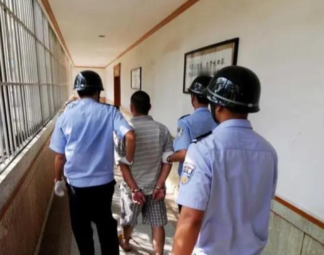 人这辈子不管干什么行业都要脚踏实地的去干，千万不要去投机倒把，尤其是法律的边界，