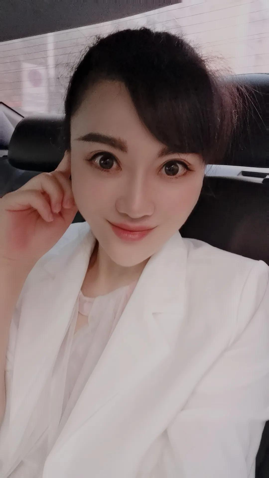 4:30起床，5:30出发赶早班机。
叫醒我的不是闹钟，而是闪亮的梦想[心]