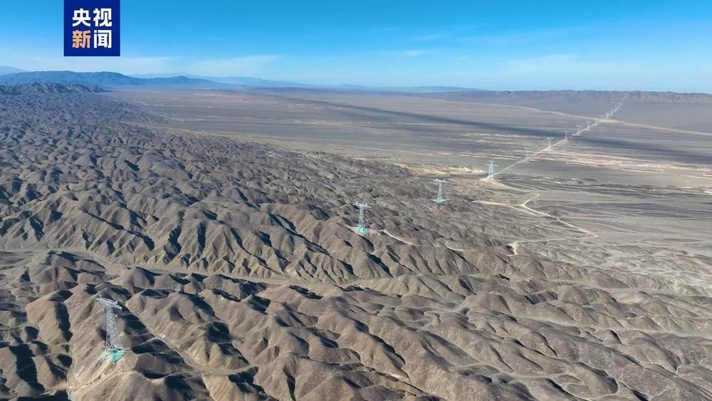 据国网新疆电力消息，截至15日0时，新疆累计外送电量达10005亿千瓦时，突破1