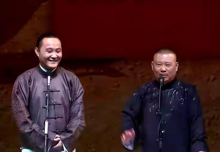 【李鹤东担任德云社教导主任之后，最后悔的人竟然是他？】
近日，随着相声演员李鹤东