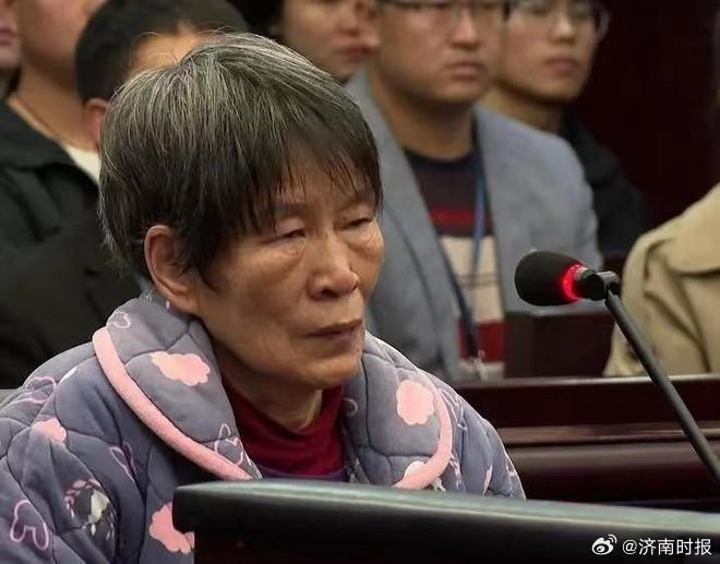 【#余华英二审宣判当庭落泪#】今天，余华英拐卖儿童案重审二审宣判，#余华英重审二