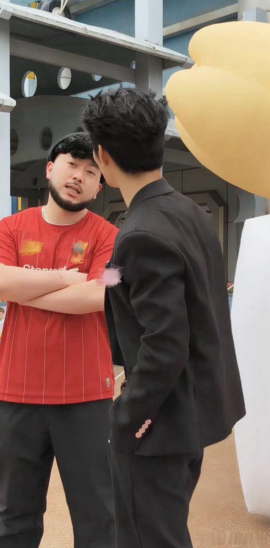 沈阳社交悍匪把游乐园NPC整害羞了东北e人谁懂！直接一个反客为主把NPC都整害羞