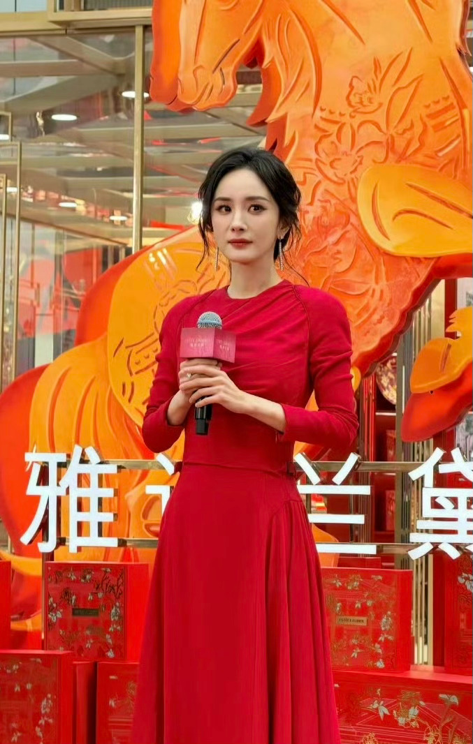 杨幂，赵丽颖，唐嫣今天参加活动的生图，状态怎么样？