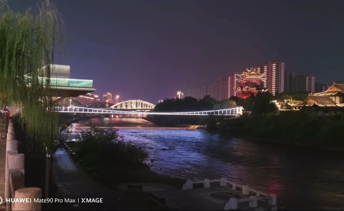 夜拍黑？Mate90ProMax如白昼