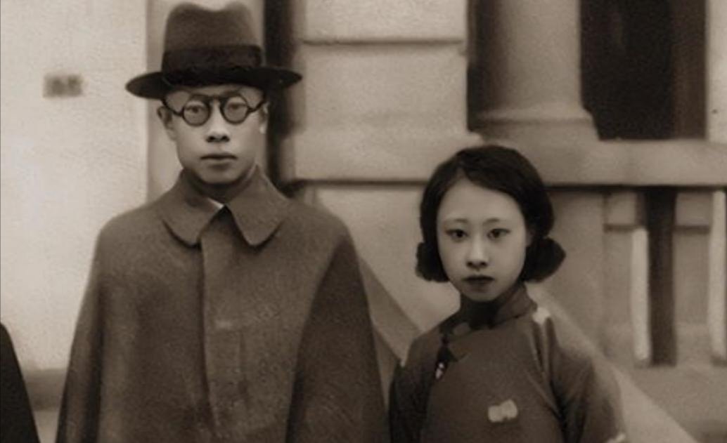 晴雨风说史[超话]晴雨风说史1956年，李玉琴走出同丈夫溥仪过夜的房间，第一句话