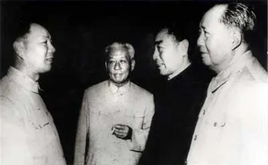 1950年毛主席回国时询问杨成武：是不是有人对傅作义表达过不同看法？
1932年