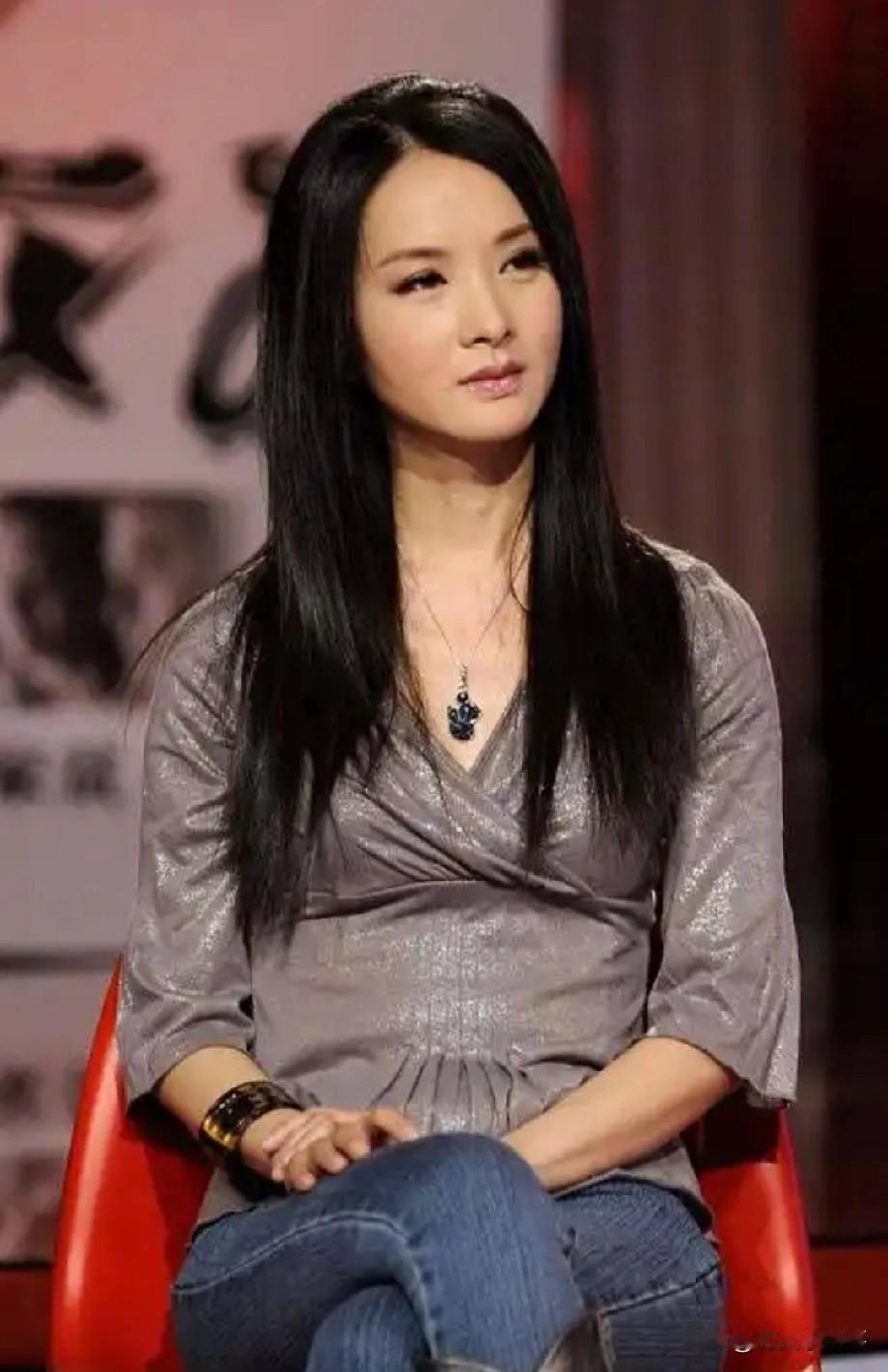 2000年，27岁的谢兰嫁给大自己11岁的师小红，两人约好了丁克，不要孩子，因为