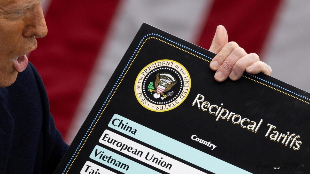 到了晚上，越想越气的特朗普，又开始痛骂：

“那些投票反对我们完全合理且恰当的关