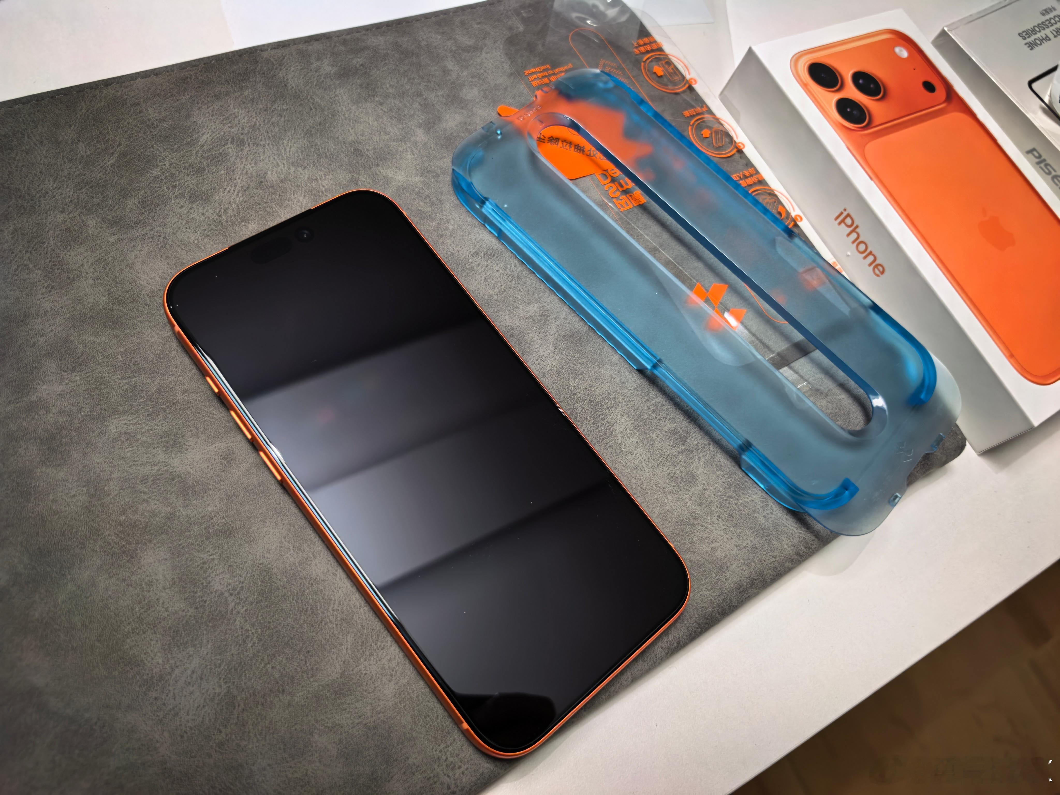 第一批iPhone17贴膜受害者出现了 我就是用无尘仓贴膜完美不过还是注意那种卡