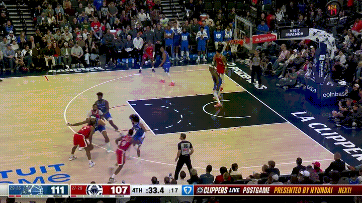 快船当家球星伦纳德不愧有“卡乔丹”的美誉！在今天进行的快船和魔术的比赛中，当时比