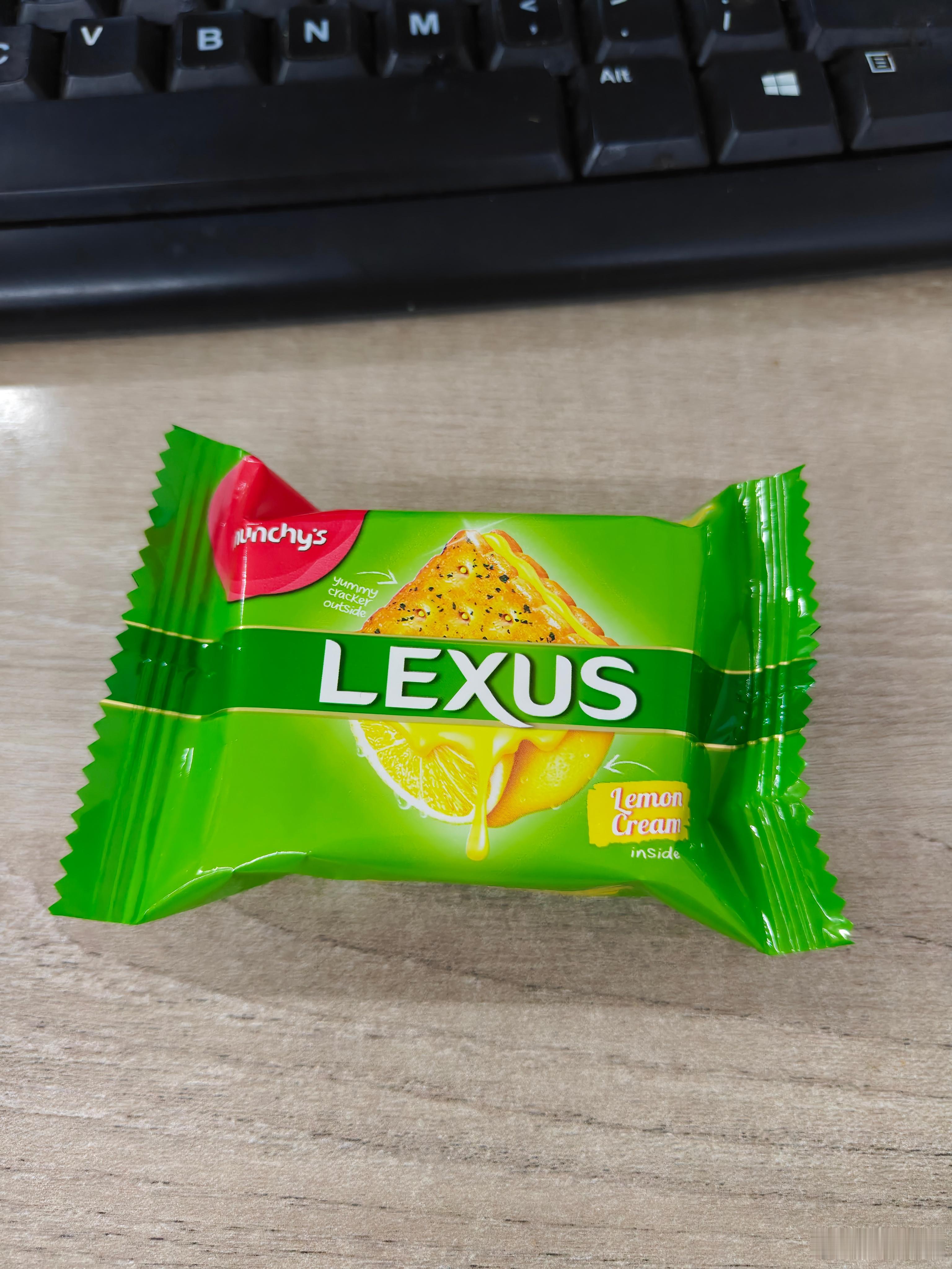 LEXUS饼干[并不简单][并不简单]雷克萨斯也跨界了吗[二哈]雷克萨斯饼干 ​