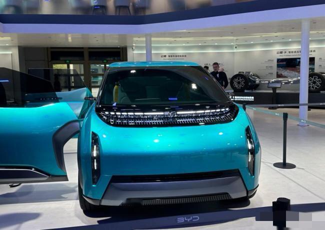 比亚迪能越野的MPV来了

这不是普通家用MPV的小打小闹，是真要把“商务舒适”