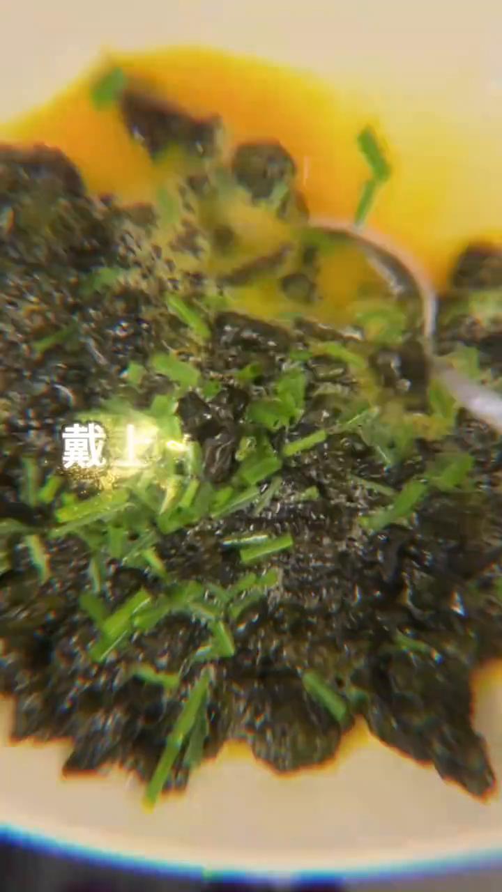 何老师私房菜时间。
漂亮吧？一盆儿。戴上耳机体验更。听松风的声音，还有鸟叫声，我