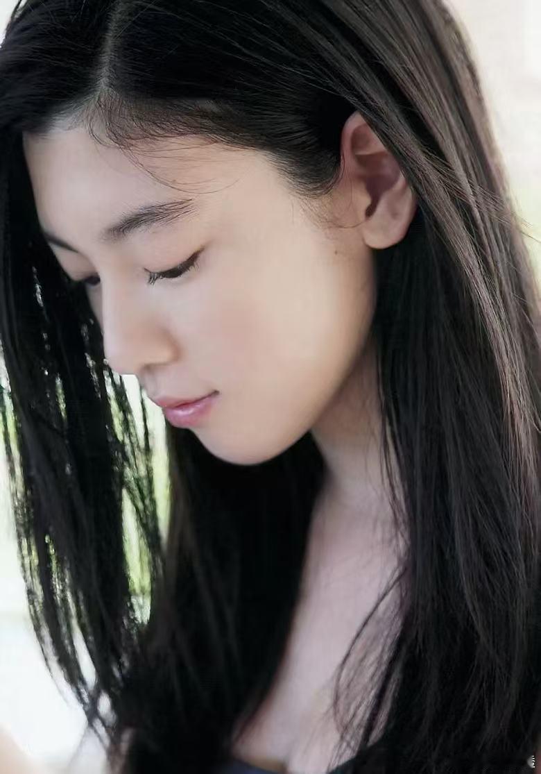 早期三吉彩花，抵挡不了的美貌！ 