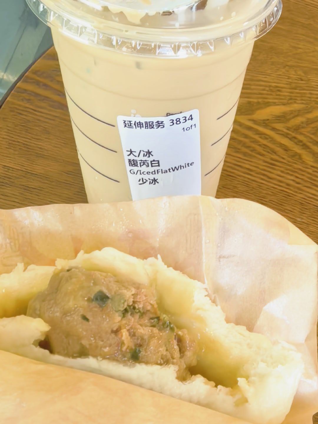 在人家店里掏出肉包配咖啡应该没有第二个人了吧 